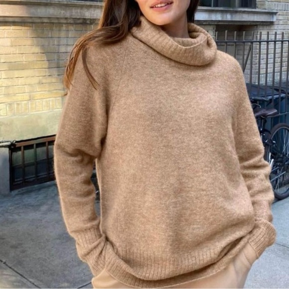 Aritzia the Group Babaton Turtleneck Alpaca Wool
Blend Sweater - Picture 8 of 8